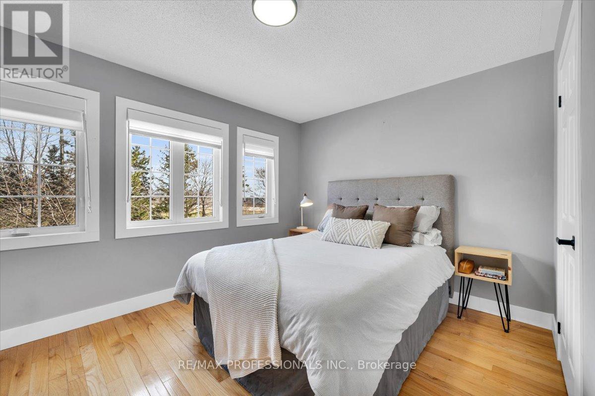 514 Thelma Street, Burlington, Ontario  L7L 6W8 - Photo 20 - W12940644