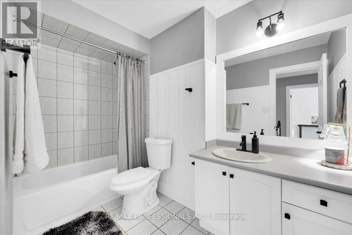 514 Thelma Street, Burlington, Ontario  L7L 6W8 - Photo 22 - W12940644