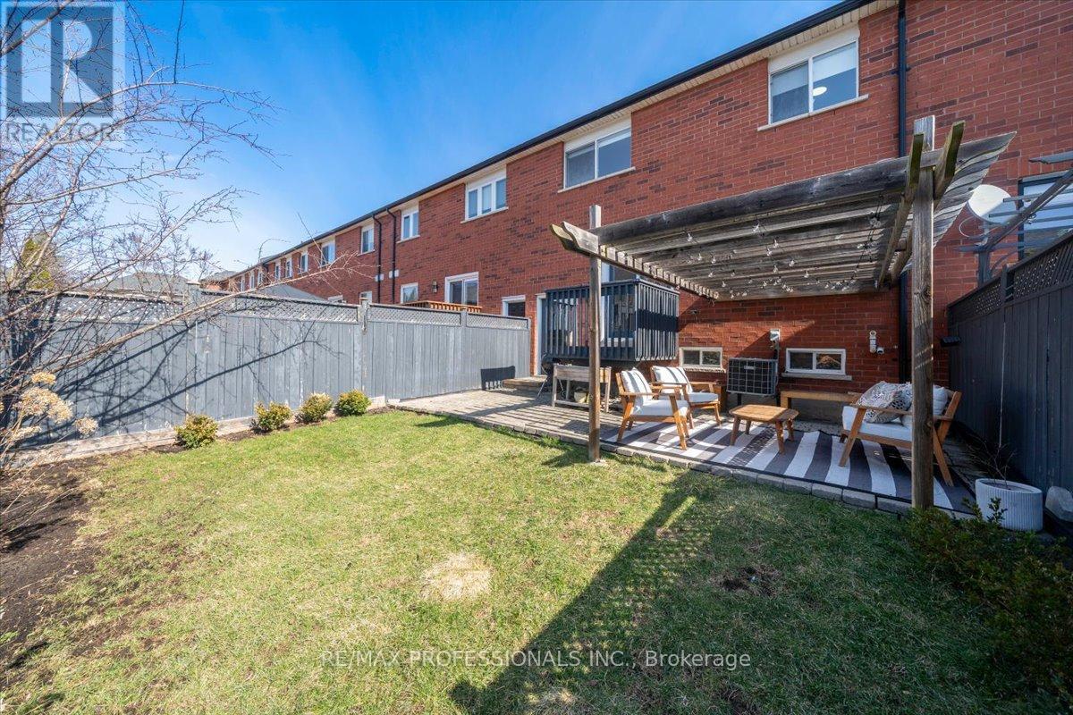 514 Thelma Street, Burlington, Ontario  L7L 6W8 - Photo 23 - W12940644