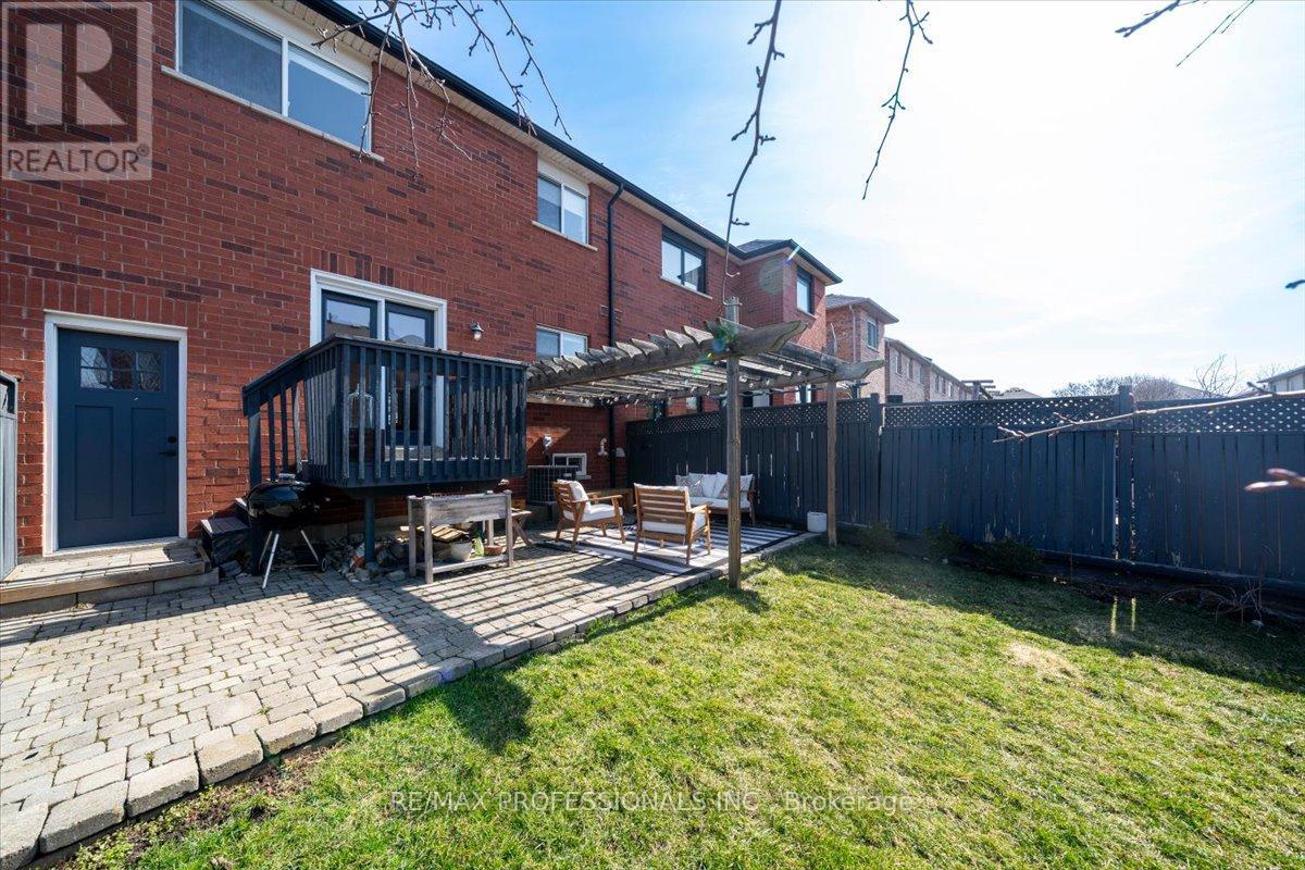 514 Thelma Street, Burlington, Ontario  L7L 6W8 - Photo 24 - W12940644