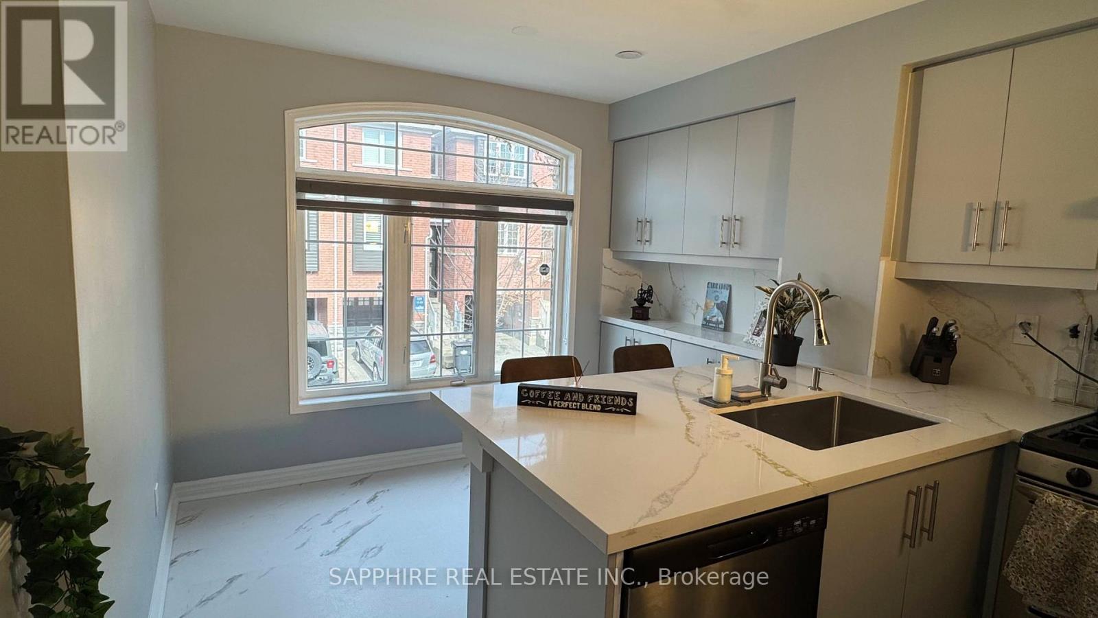 3255 Redpath Circle, Mississauga, Ontario  L5N 8R3 - Photo 6 - W12940660