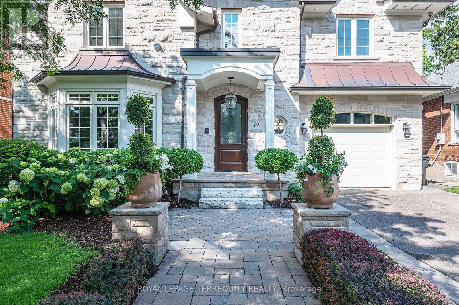 72 Eagle Road, Toronto, Ontario  M8Z 4J2 - Photo 2 - W12940666