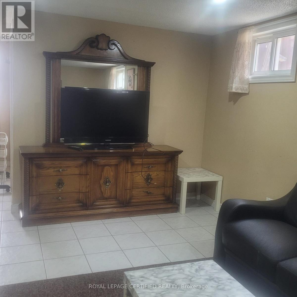 Main - 889 Blairholm Avenue, Mississauga, Ontario  L5C 1G5 - Photo 2 - W12940706
