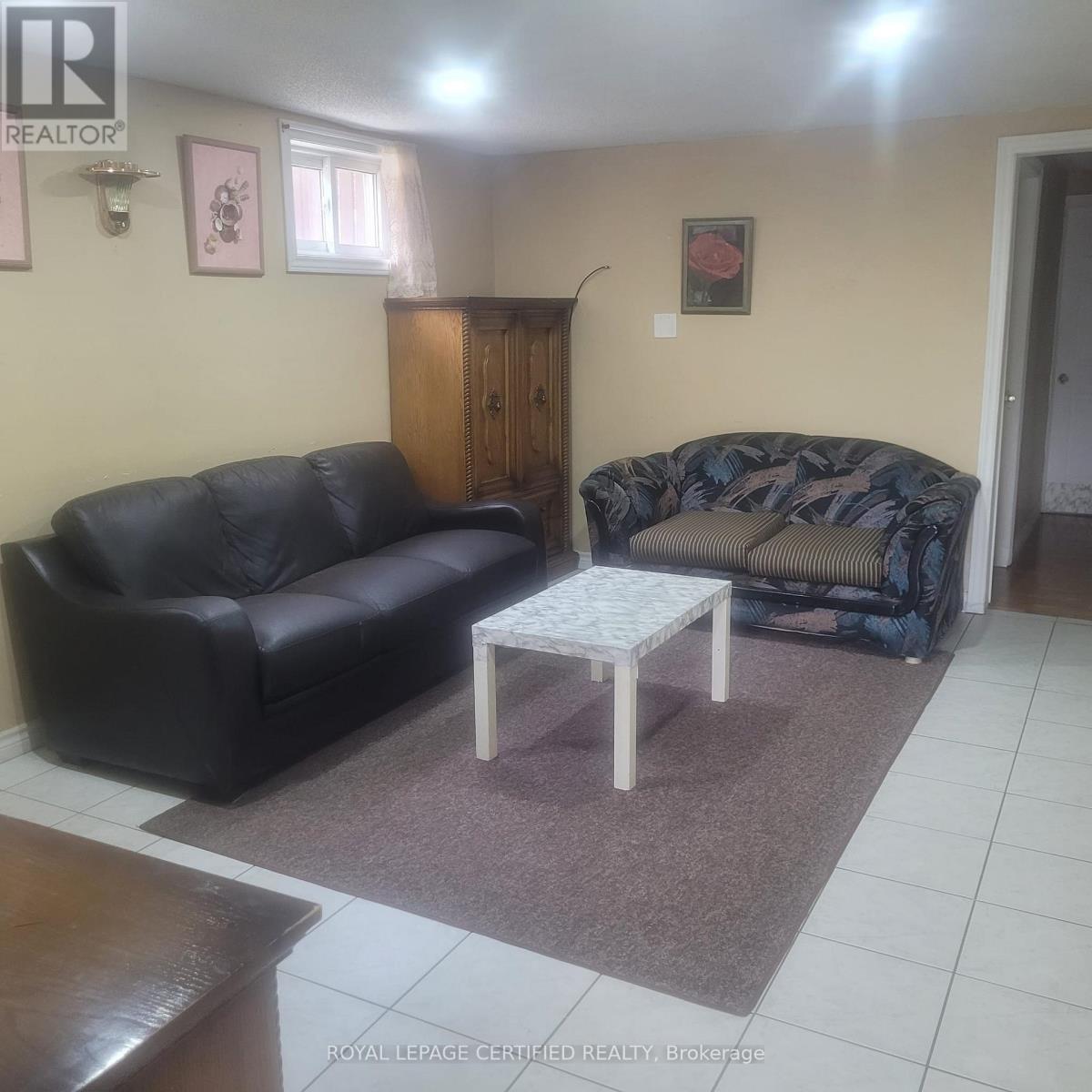 Main - 889 Blairholm Avenue, Mississauga, Ontario  L5C 1G5 - Photo 3 - W12940706