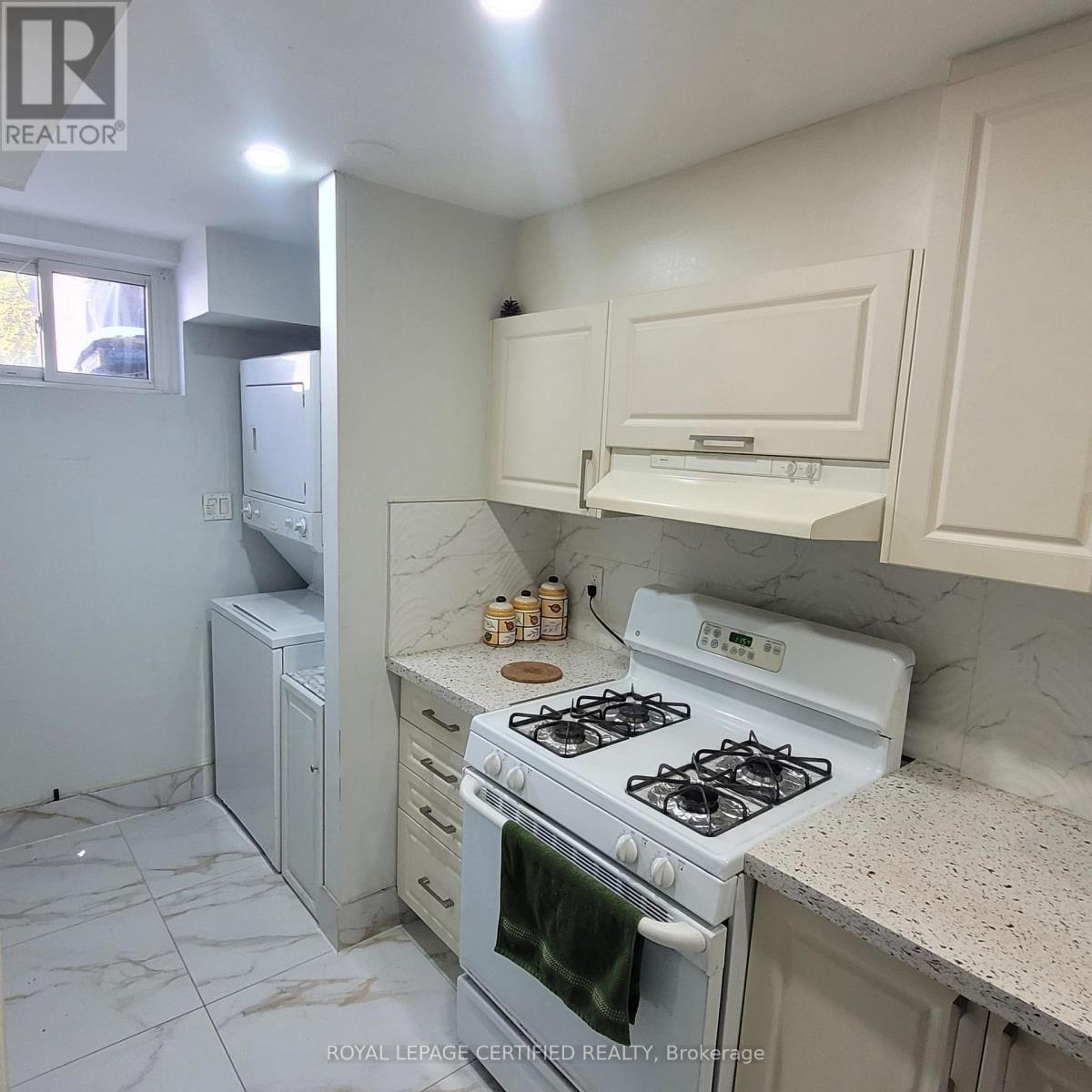 Main - 889 Blairholm Avenue, Mississauga, Ontario  L5C 1G5 - Photo 6 - W12940706