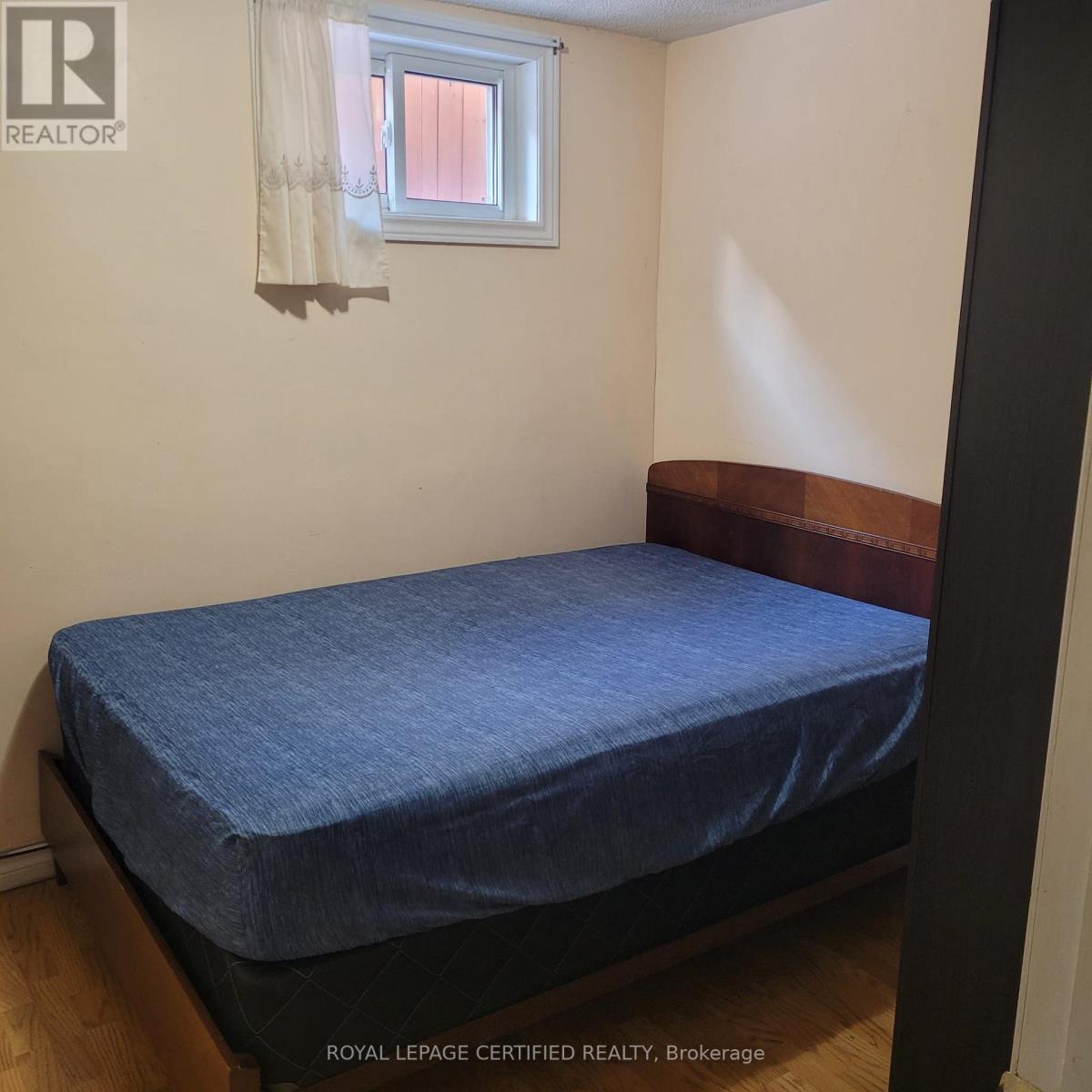 Main - 889 Blairholm Avenue, Mississauga, Ontario  L5C 1G5 - Photo 8 - W12940706