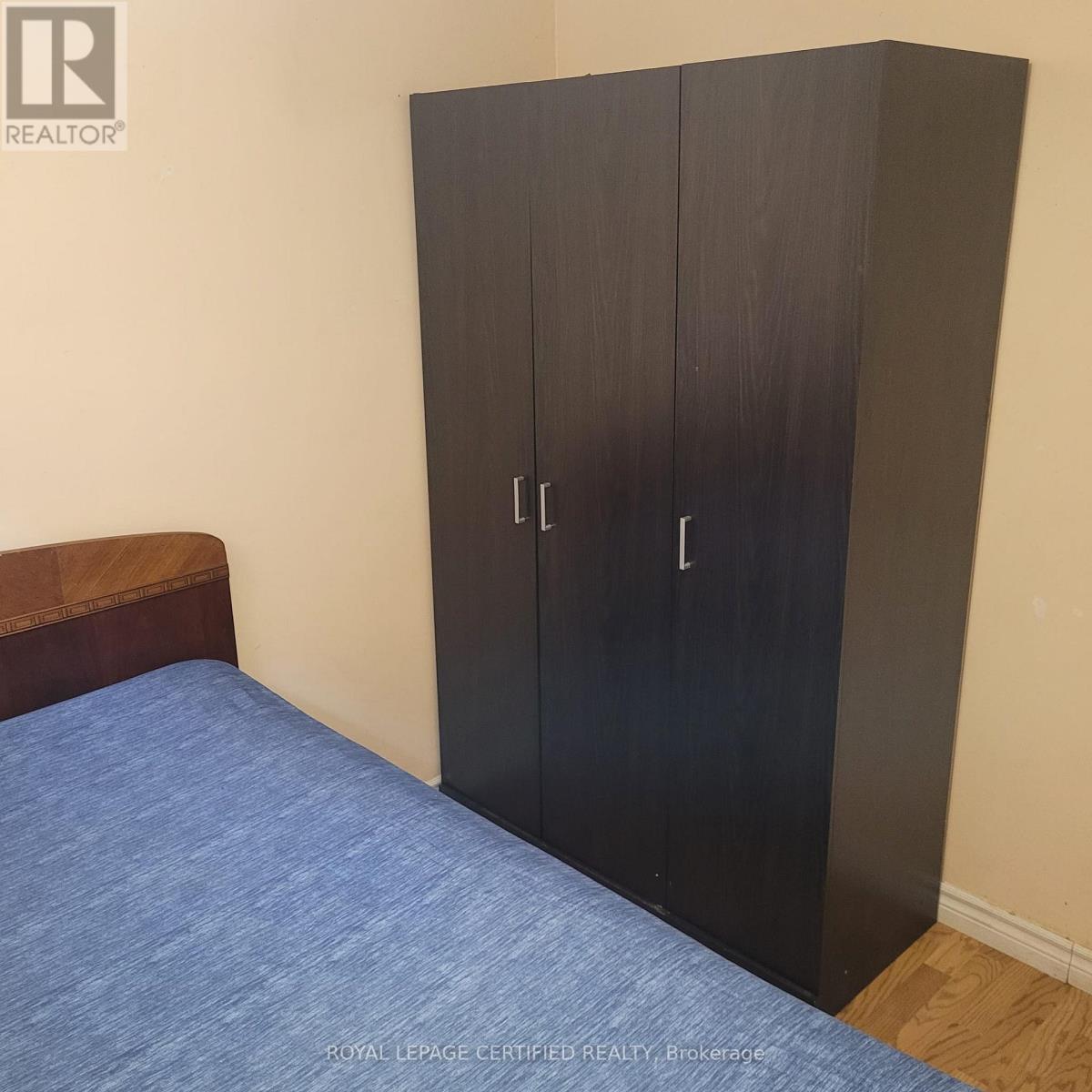 Main - 889 Blairholm Avenue, Mississauga, Ontario  L5C 1G5 - Photo 9 - W12940706