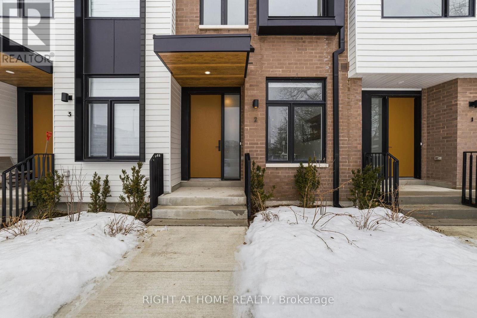 2 - 10 LOU PARSONS WAY, Mississauga, Ontario