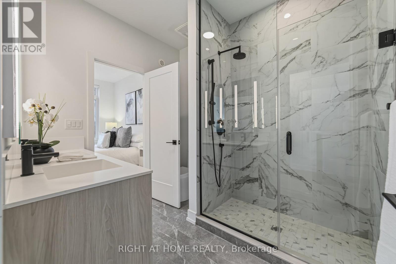 2 - 10 Lou Parsons Way, Mississauga, Ontario  L5H 0B2 - Photo 30 - W12940722