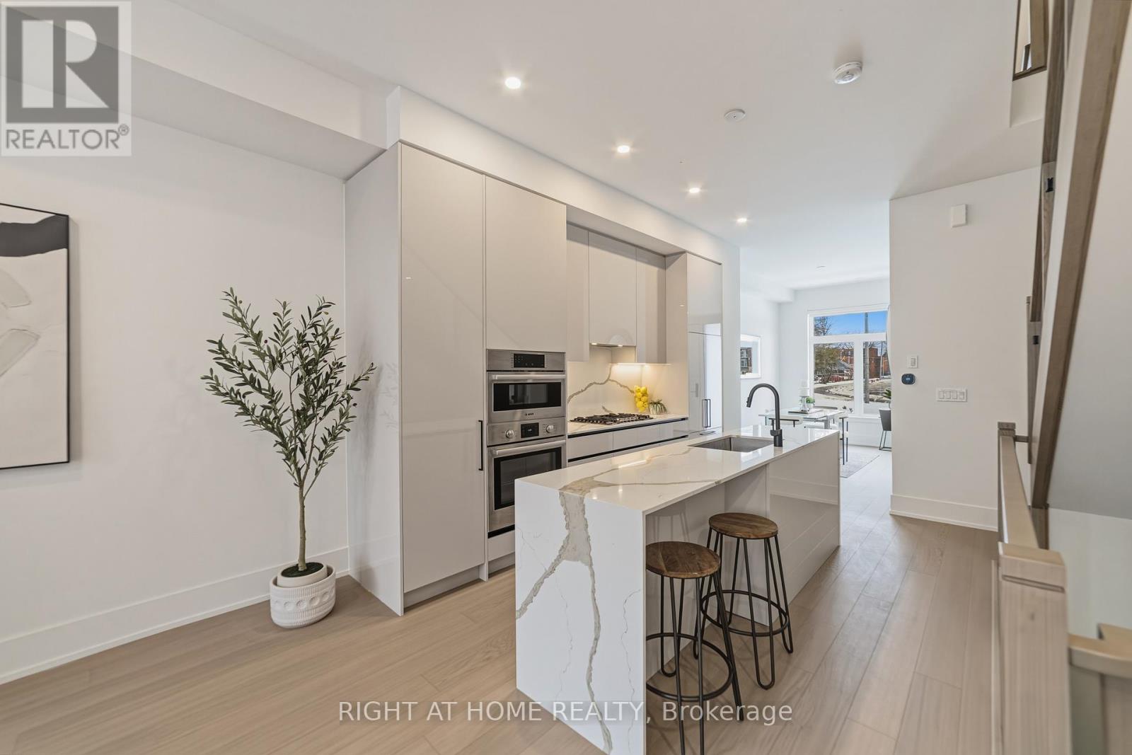 2 - 10 Lou Parsons Way, Mississauga, Ontario  L5H 0B2 - Photo 8 - W12940722