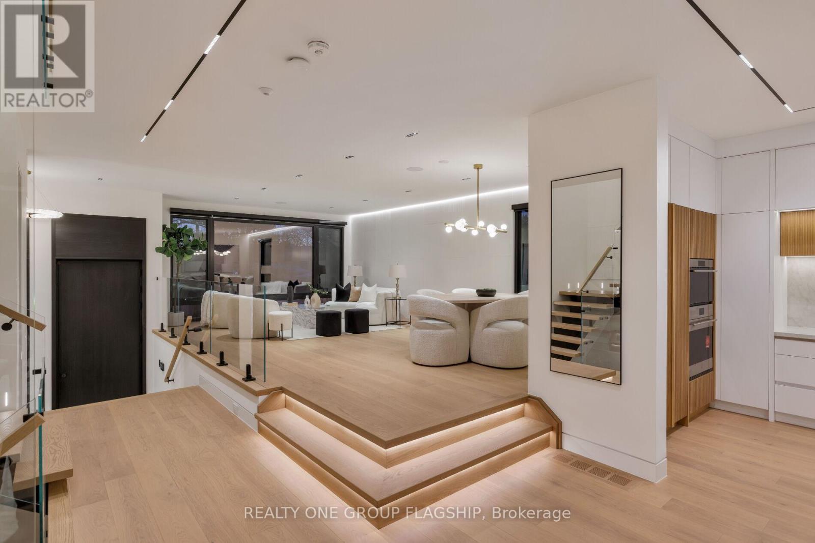 7 Bentley Drive, Toronto, Ontario  M8Z 3L9 - Photo 10 - W12940756