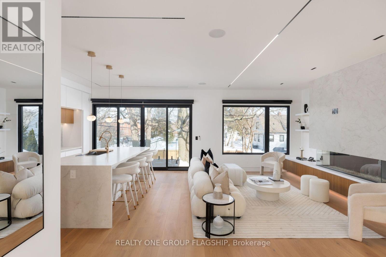 7 Bentley Drive, Toronto, Ontario  M8Z 3L9 - Photo 14 - W12940756