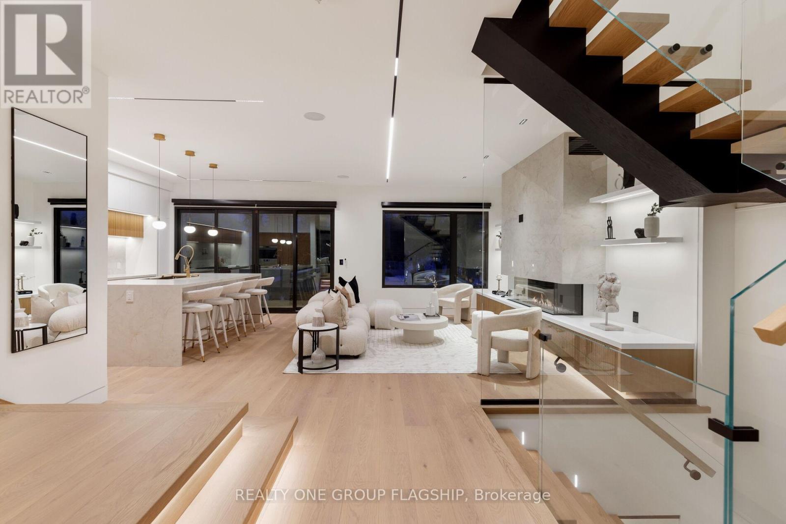 7 Bentley Drive, Toronto, Ontario  M8Z 3L9 - Photo 16 - W12940756