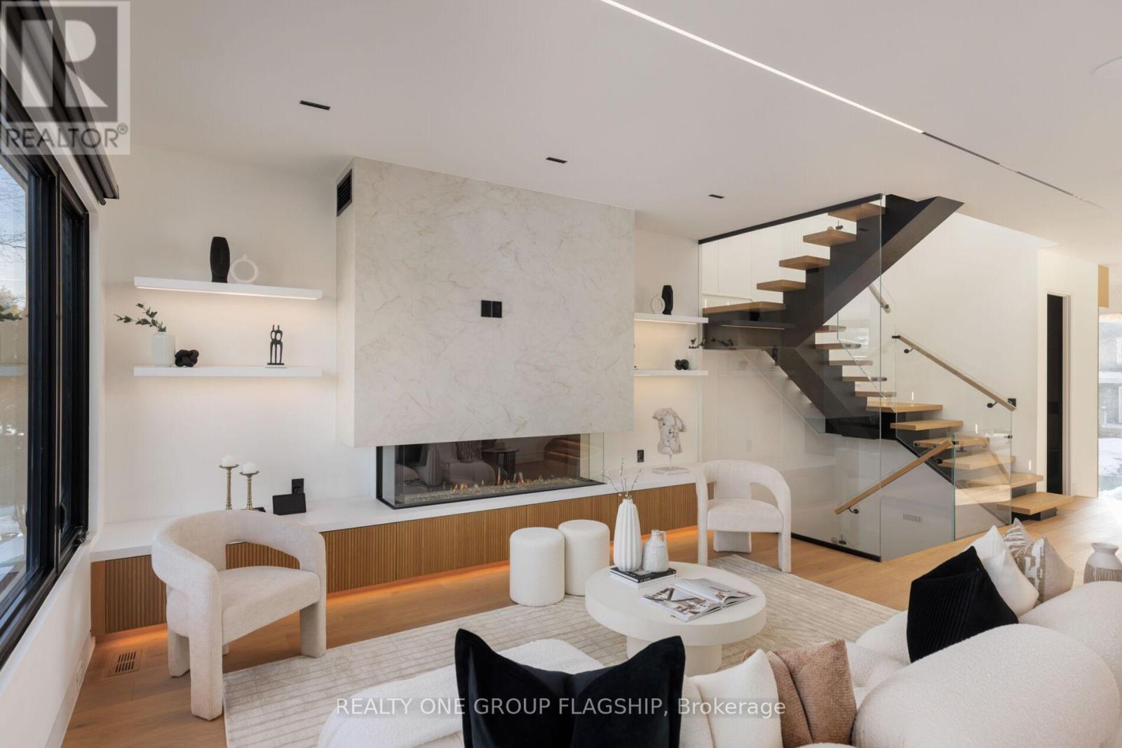 7 Bentley Drive, Toronto, Ontario  M8Z 3L9 - Photo 19 - W12940756