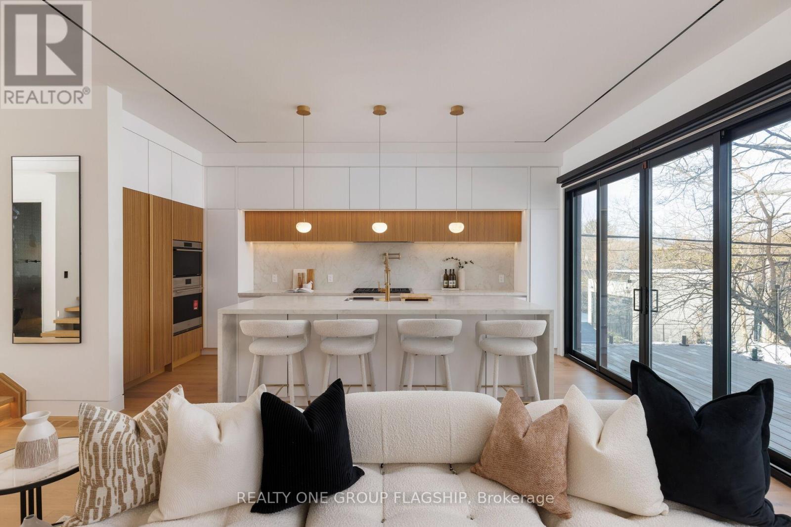 7 Bentley Drive, Toronto, Ontario  M8Z 3L9 - Photo 22 - W12940756