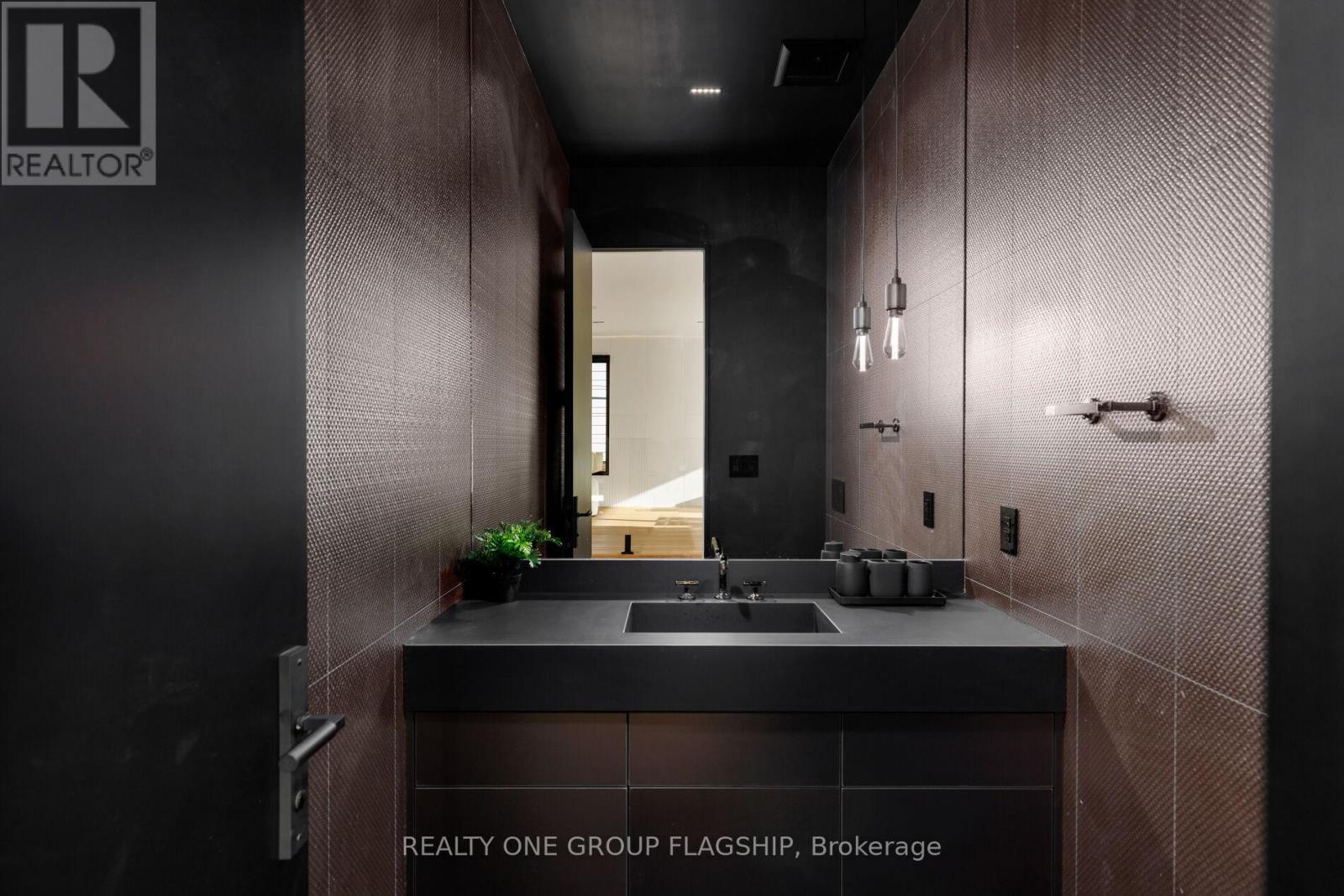 7 Bentley Drive, Toronto, Ontario  M8Z 3L9 - Photo 26 - W12940756