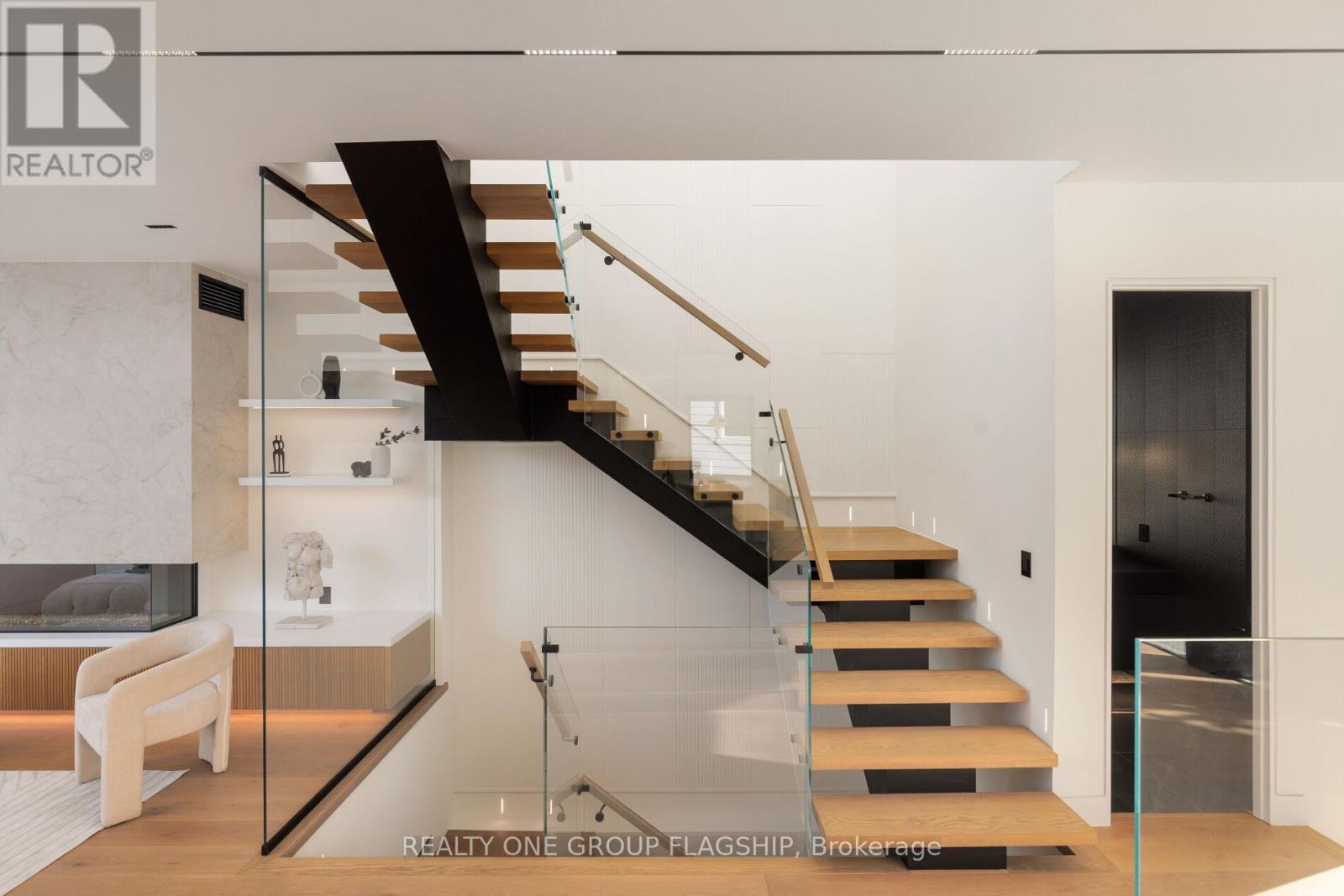 7 Bentley Drive, Toronto, Ontario  M8Z 3L9 - Photo 28 - W12940756