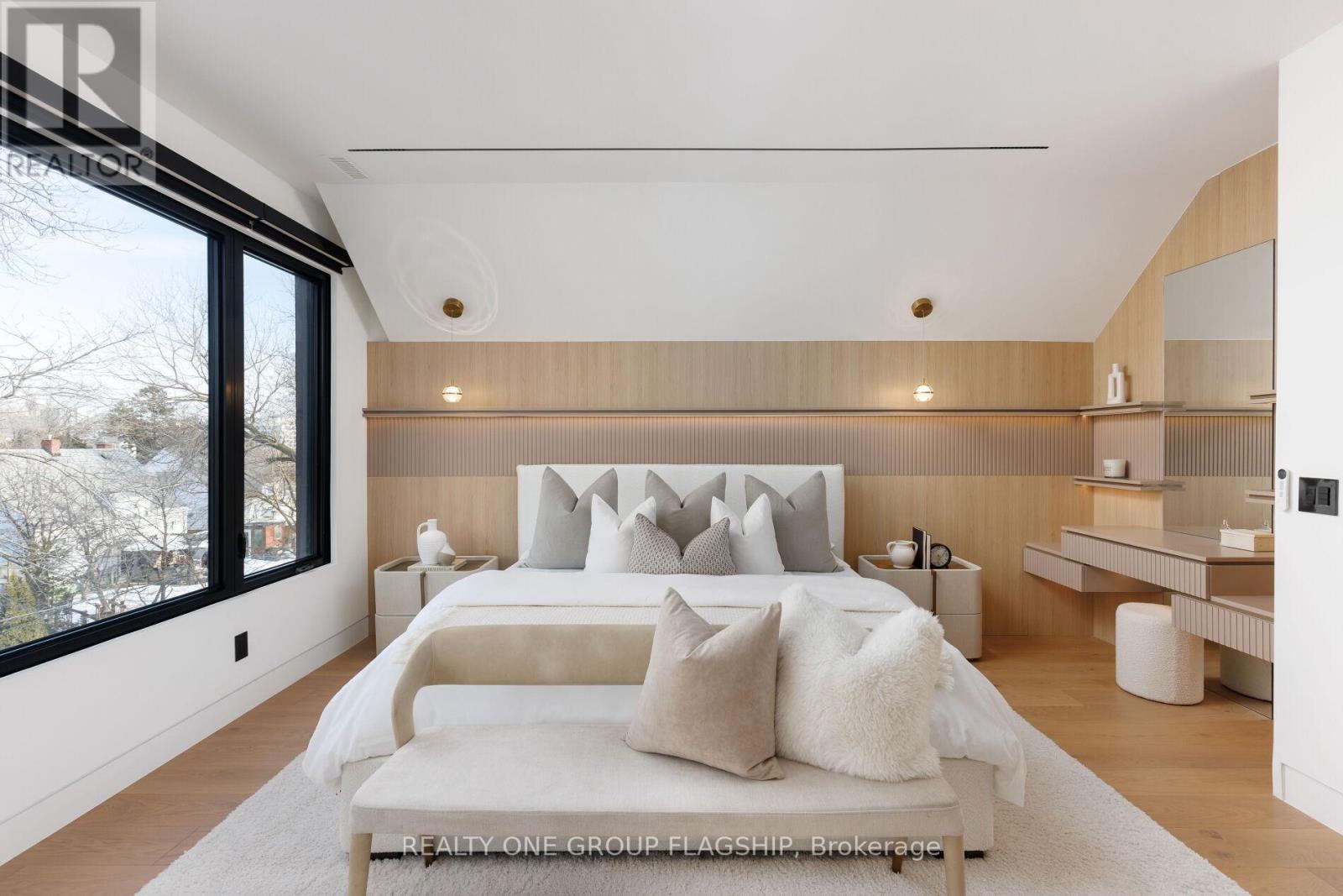 7 Bentley Drive, Toronto, Ontario  M8Z 3L9 - Photo 29 - W12940756