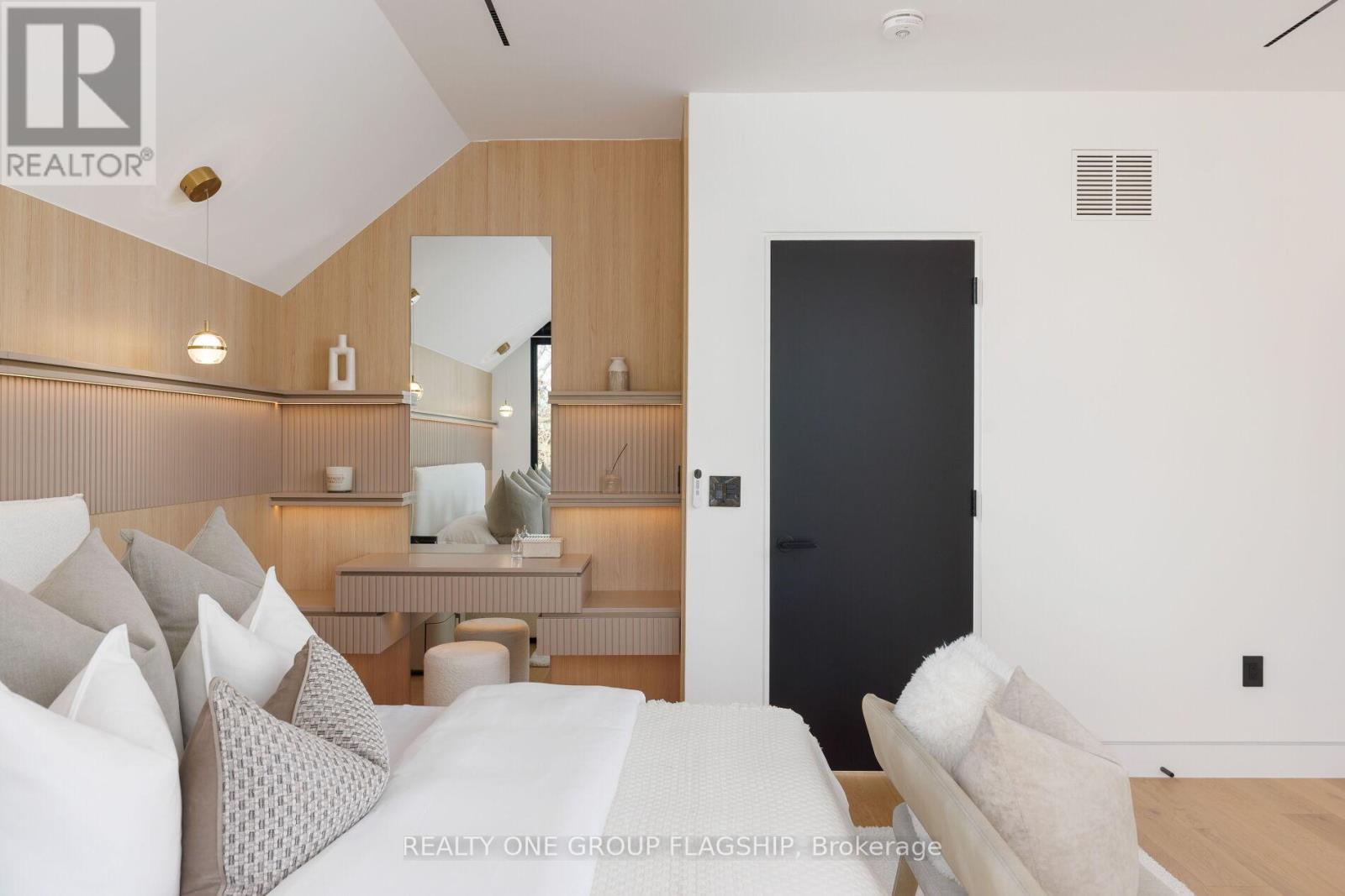 7 Bentley Drive, Toronto, Ontario  M8Z 3L9 - Photo 31 - W12940756