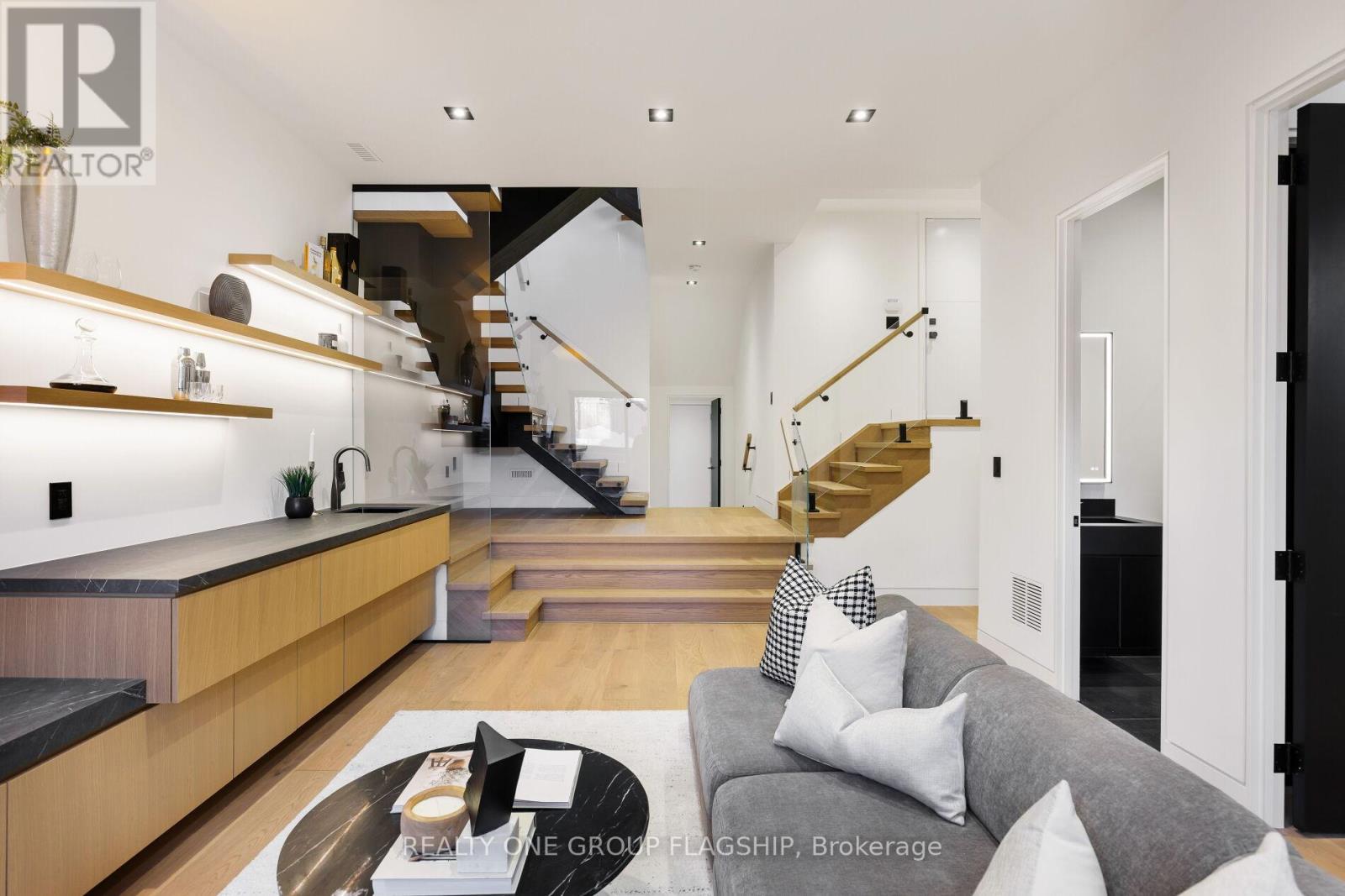 7 Bentley Drive, Toronto, Ontario  M8Z 3L9 - Photo 44 - W12940756