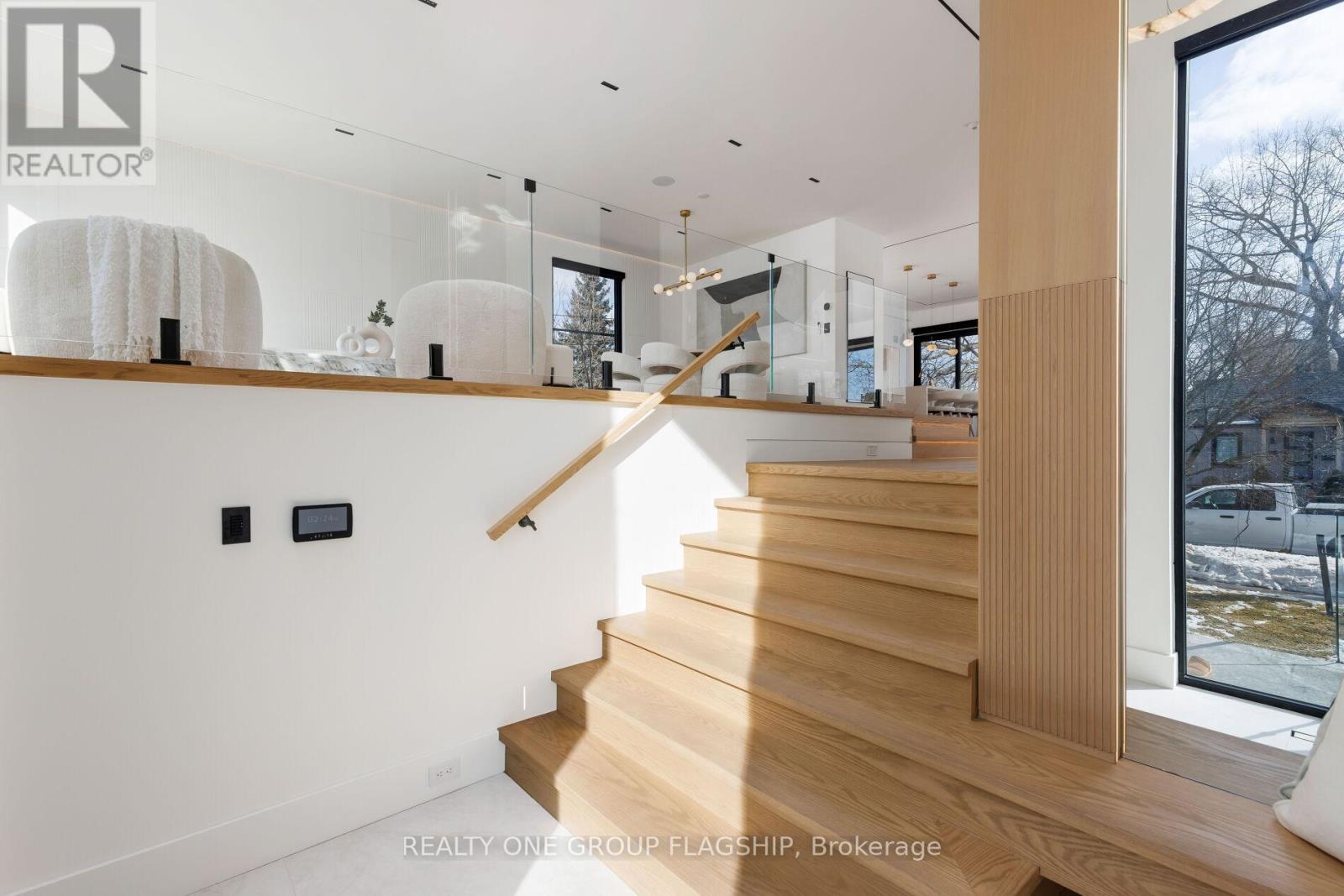 7 Bentley Drive, Toronto, Ontario  M8Z 3L9 - Photo 7 - W12940756