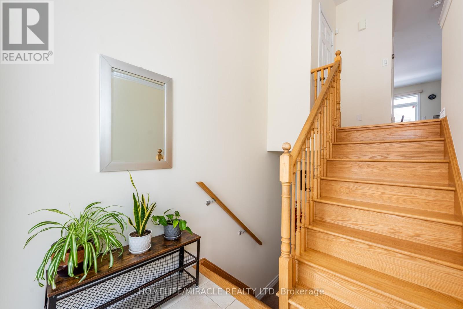 84 Rockman Crescent, Brampton, Ontario  L7A 3Z9 - Photo 4 - W12940808