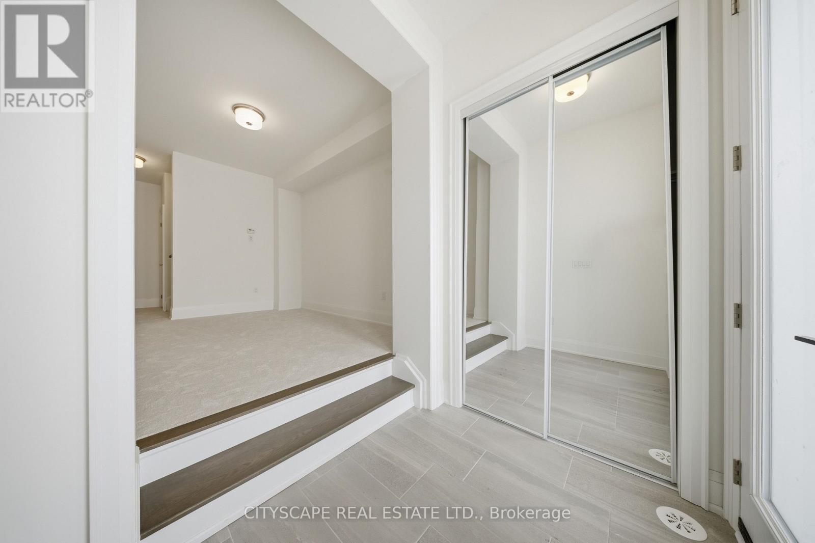 3322 Umar Avenue, Oakville, Ontario  L6M 5S3 - Photo 4 - W12940832