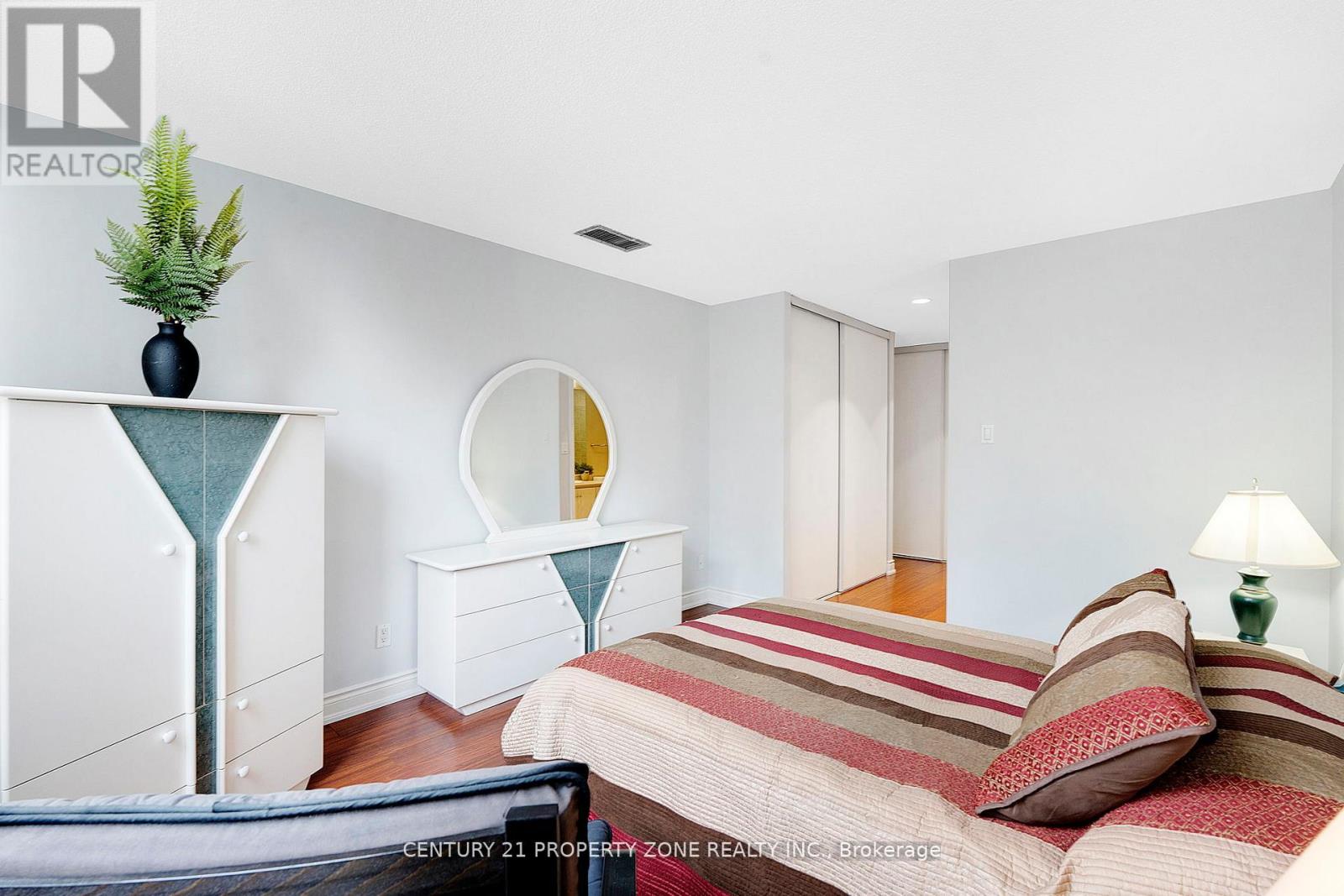 101 - 330 Mill Street S, Brampton, Ontario  L6Y 3V3 - Photo 7 - W12940846