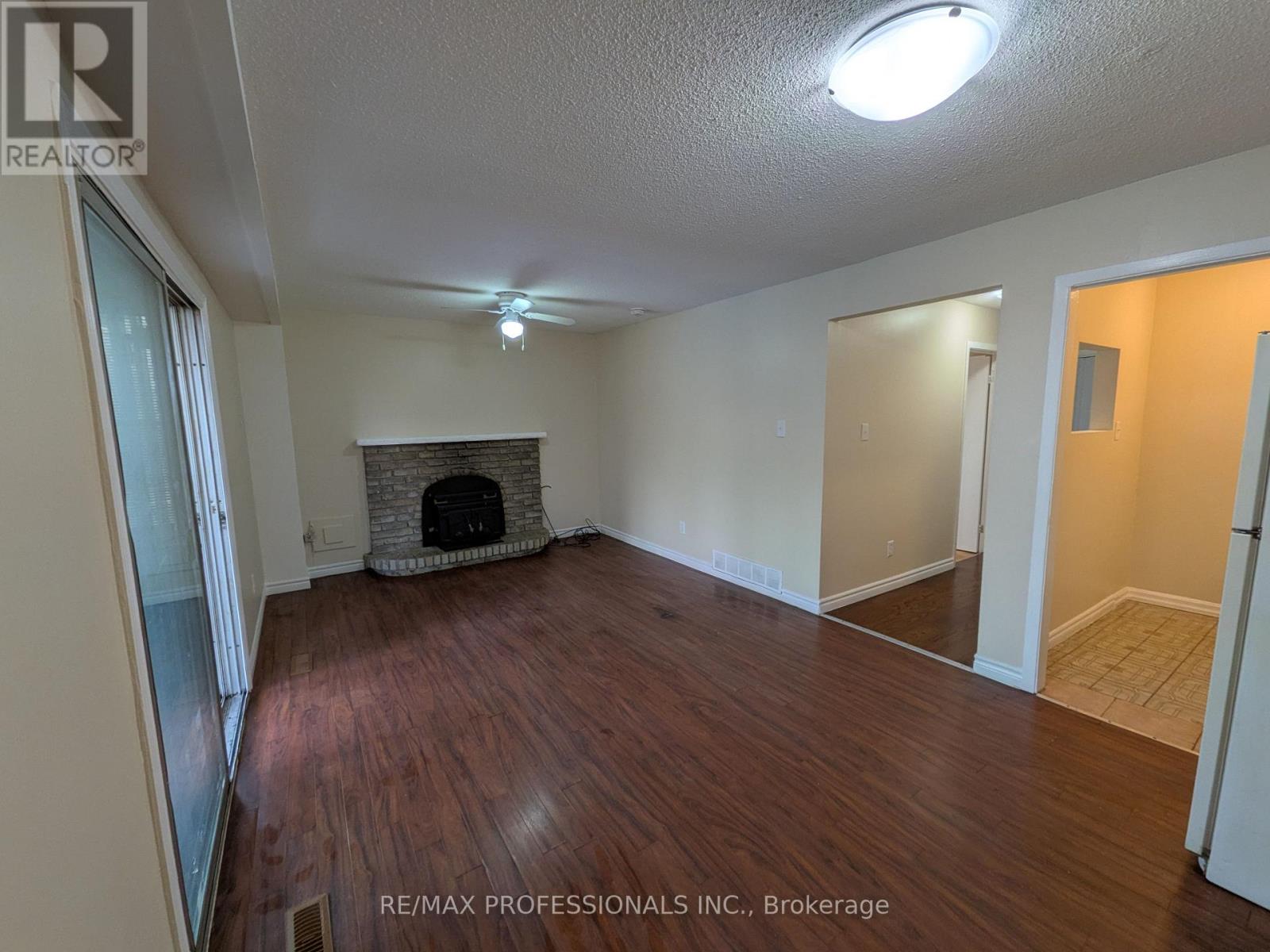 Back Suite - 3335 Delfi Road, Mississauga, Ontario  L5L 1S1 - Photo 3 - W12940848