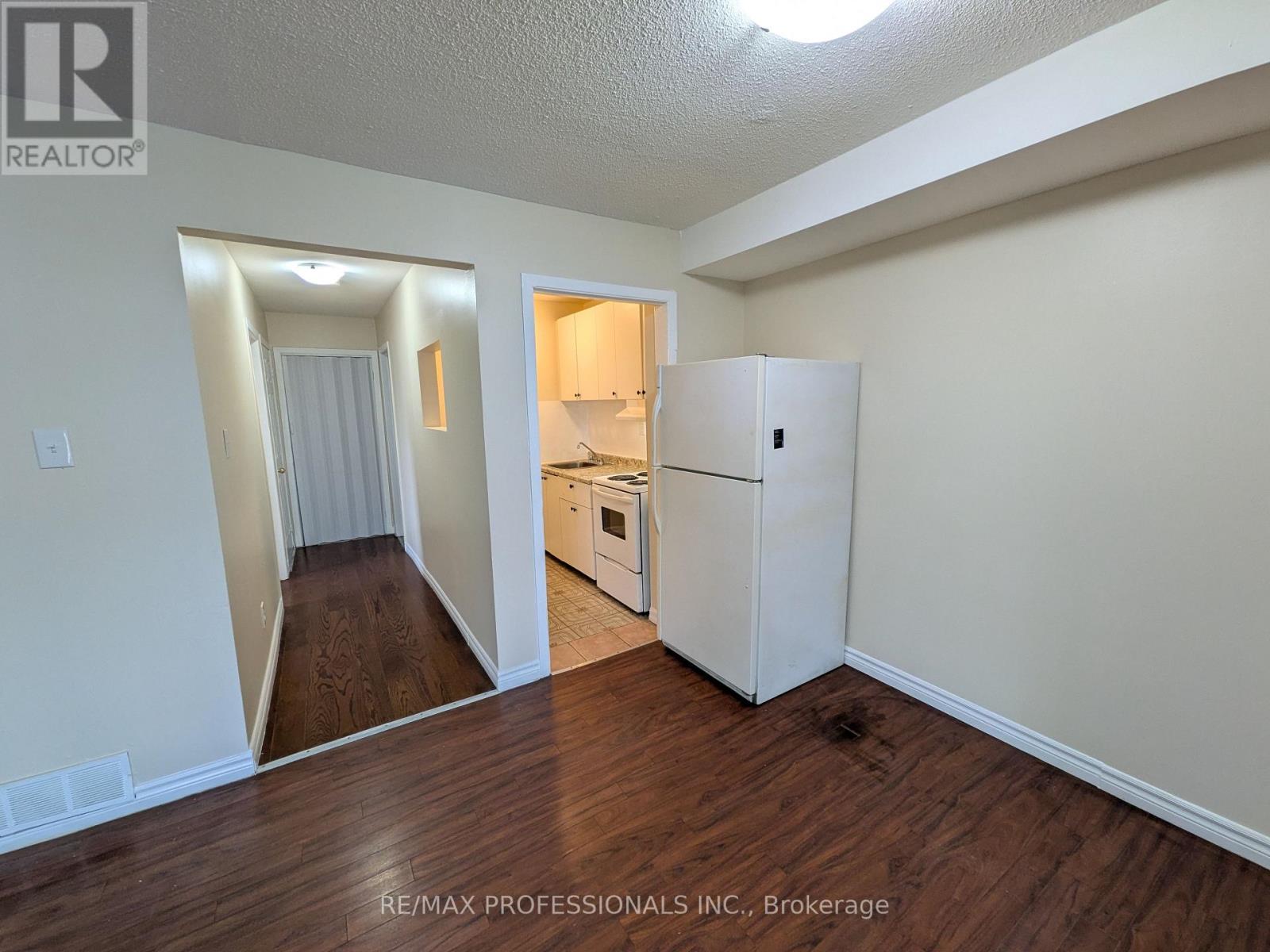 Back Suite - 3335 Delfi Road, Mississauga, Ontario  L5L 1S1 - Photo 4 - W12940848