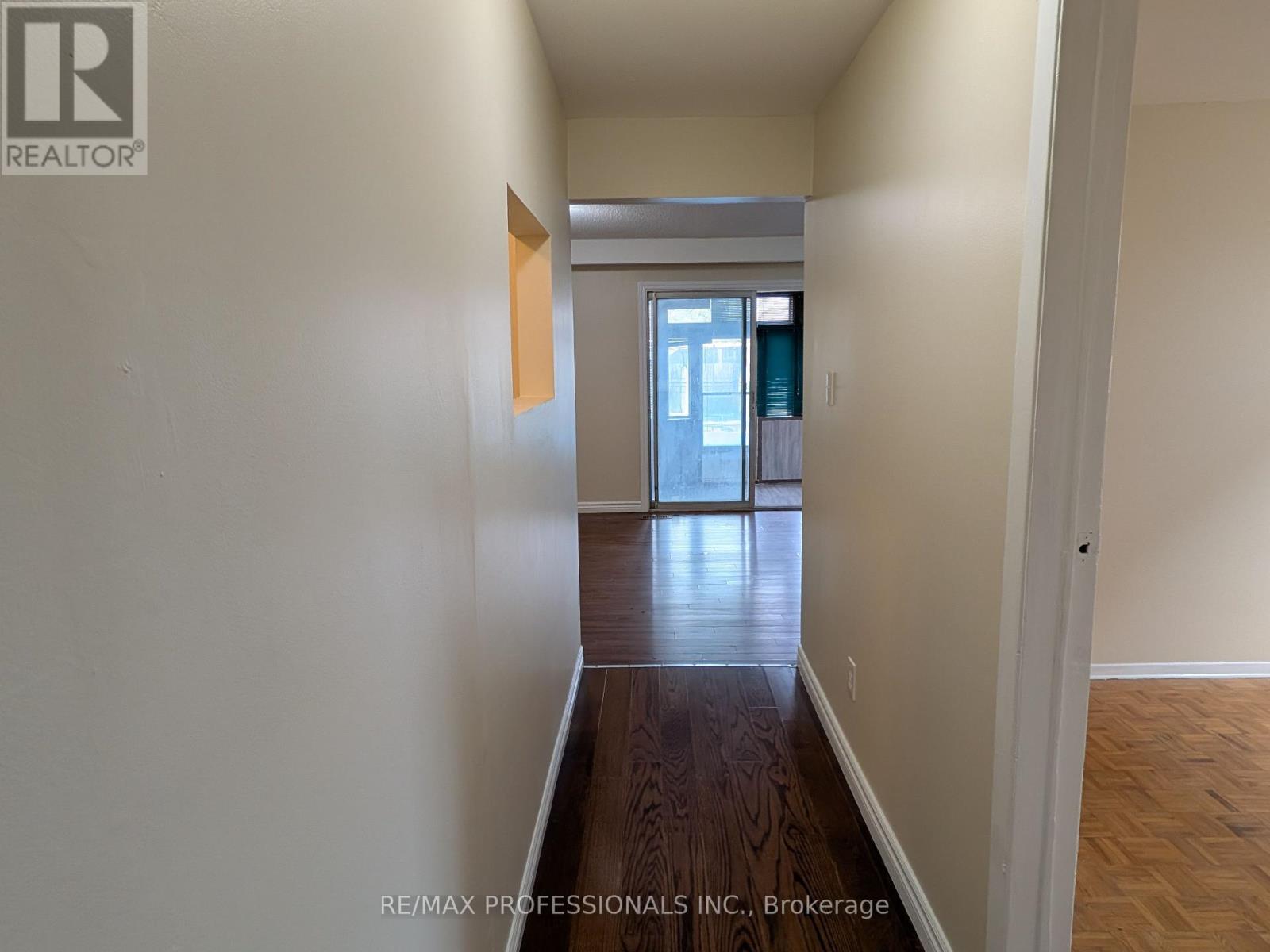 Back Suite - 3335 Delfi Road, Mississauga, Ontario  L5L 1S1 - Photo 5 - W12940848