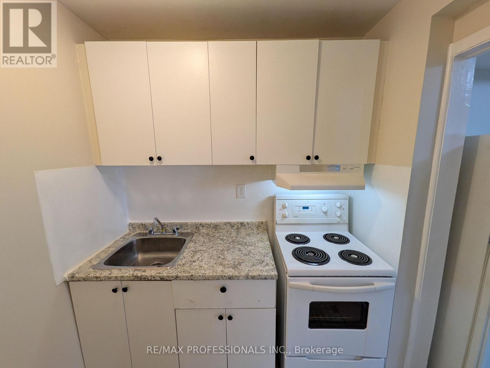 Back Suite - 3335 Delfi Road, Mississauga, Ontario  L5L 1S1 - Photo 6 - W12940848