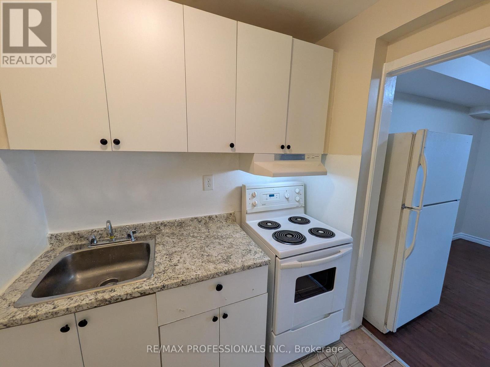 Back Suite - 3335 Delfi Road, Mississauga, Ontario  L5L 1S1 - Photo 7 - W12940848