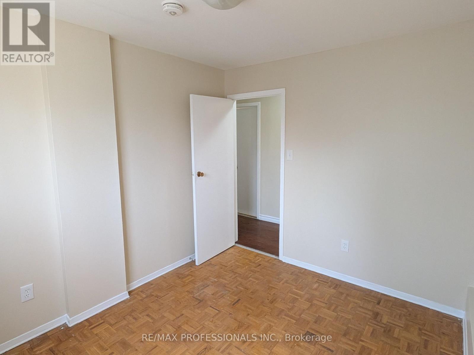 Back Suite - 3335 Delfi Road, Mississauga, Ontario  L5L 1S1 - Photo 8 - W12940848