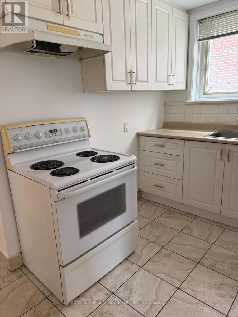 Lower Level - 103 Coe Hill Drive, Toronto, Ontario  M6S 3E3 - Photo 6 - W12940872