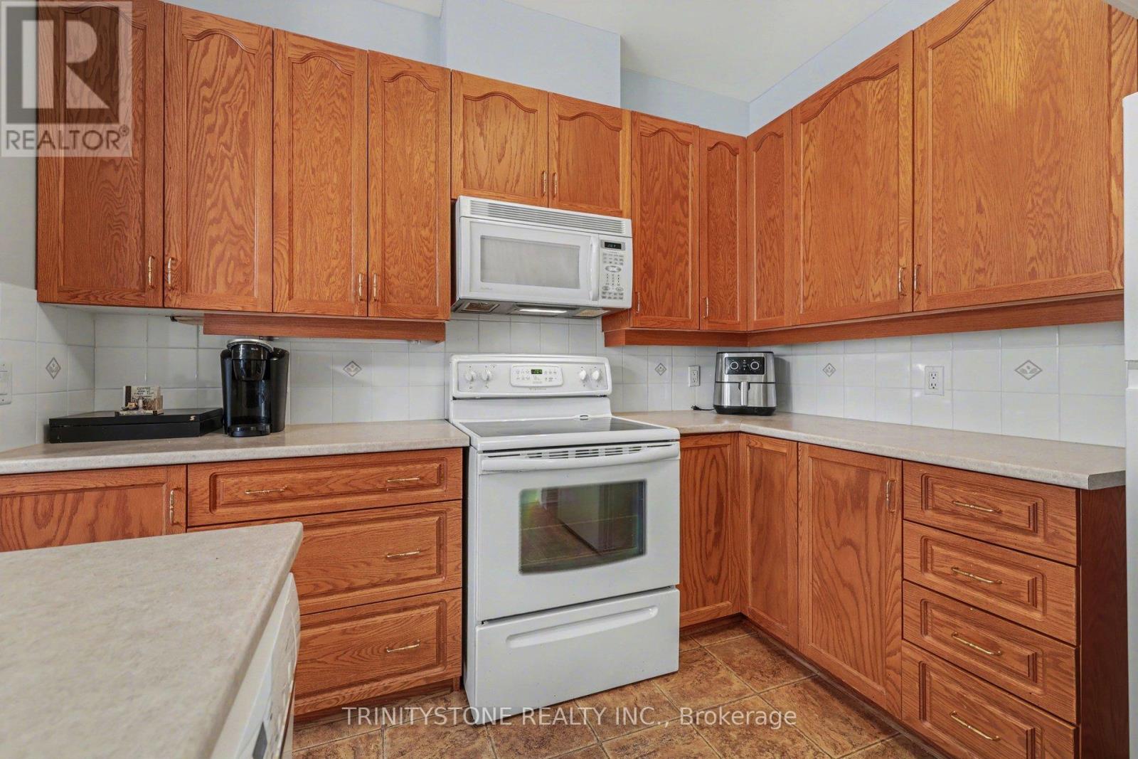 101 Sable Run Drive, Ottawa, Ontario  K2S 1W7 - Photo 16 - X12939790