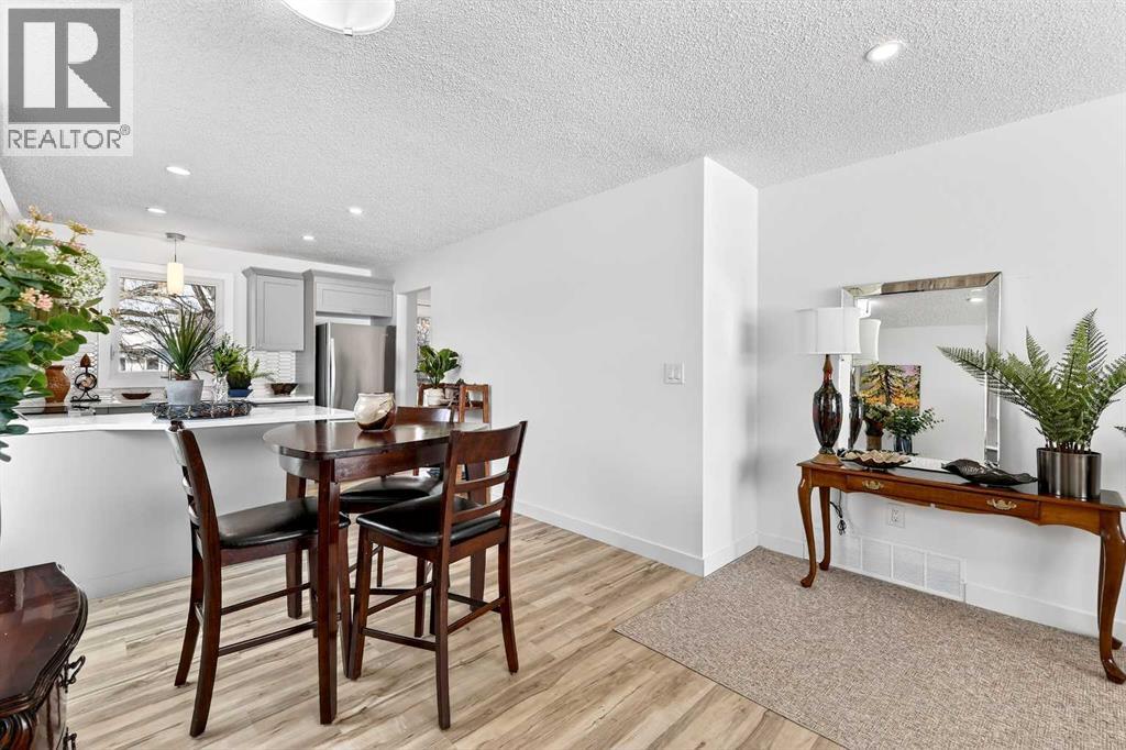 4311 Dovercrest Drive SE, Calgary, Alberta  T2B 1X6 - Photo 13 - A2297001