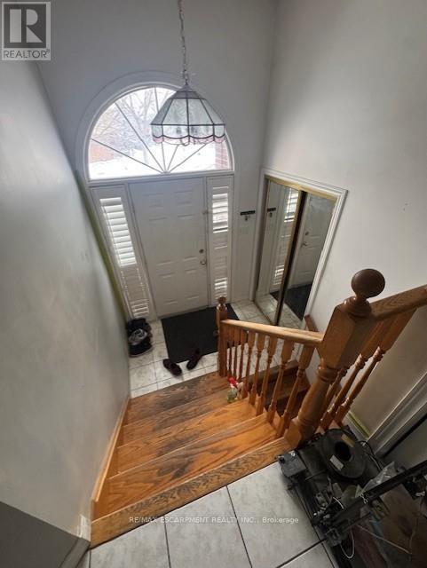 92 Blenheim Drive, Hamilton, Ontario  L8E 1W5 - Photo 2 - X12940646