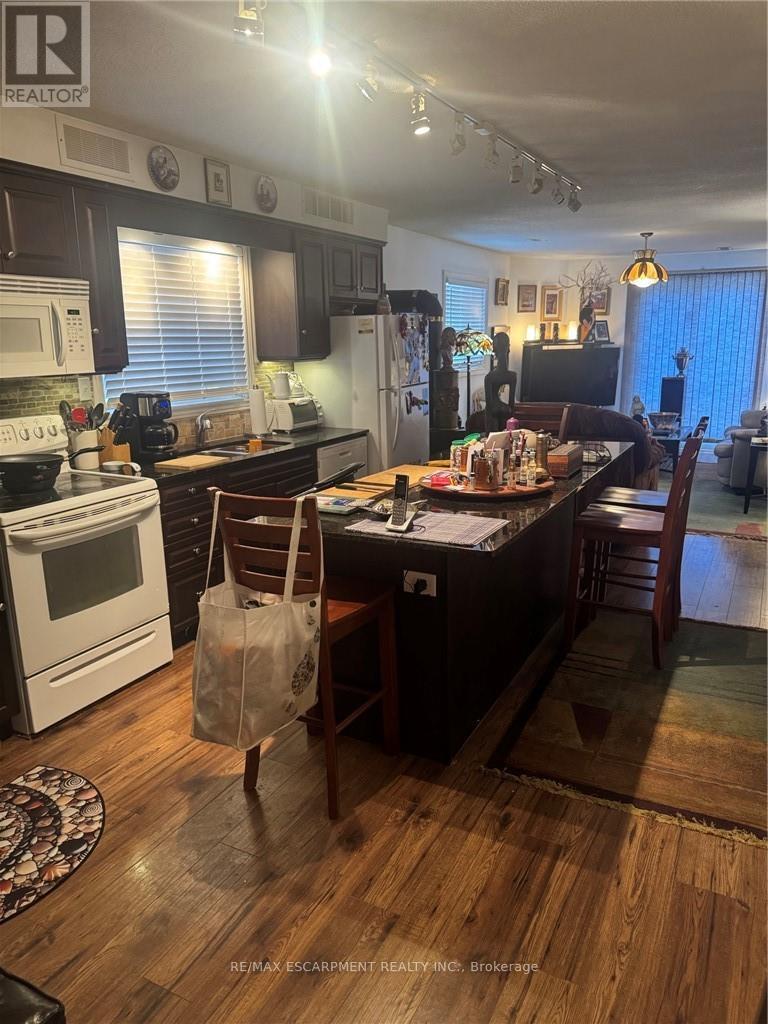 92 Blenheim Drive, Hamilton, Ontario  L8E 1W5 - Photo 27 - X12940646