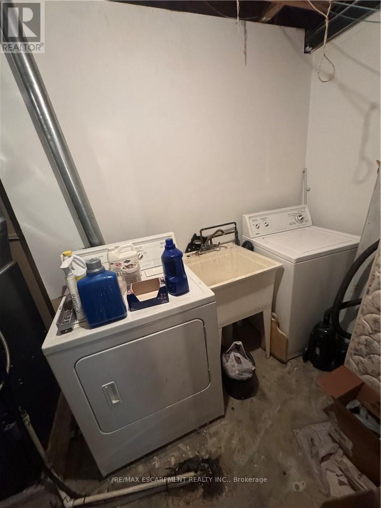 92 Blenheim Drive, Hamilton, Ontario  L8E 1W5 - Photo 31 - X12940646