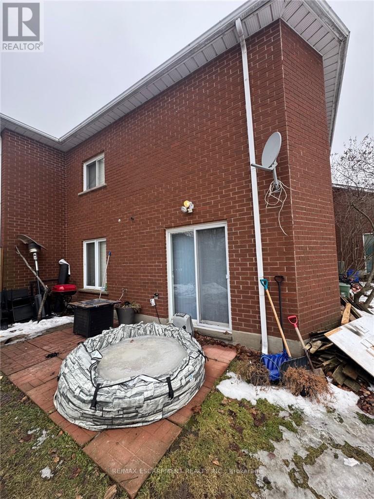 92 Blenheim Drive, Hamilton, Ontario  L8E 1W5 - Photo 32 - X12940646