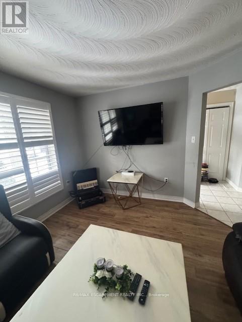 92 Blenheim Drive, Hamilton, Ontario  L8E 1W5 - Photo 5 - X12940646