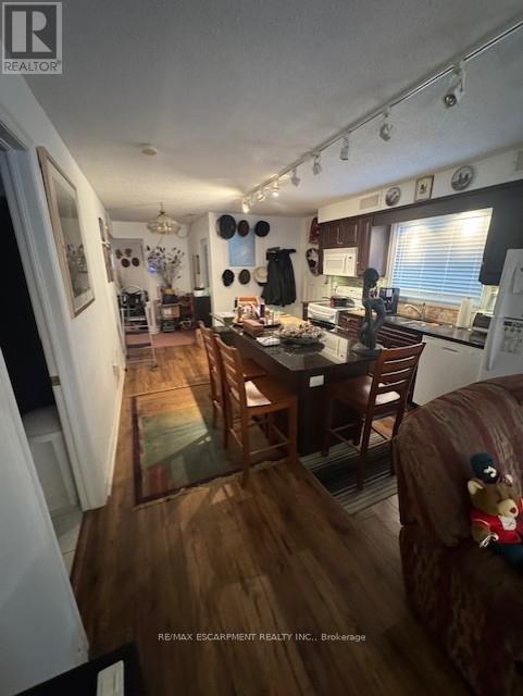 92 Blenheim Drive, Hamilton, Ontario  L8E 1W5 - Photo 7 - X12940646