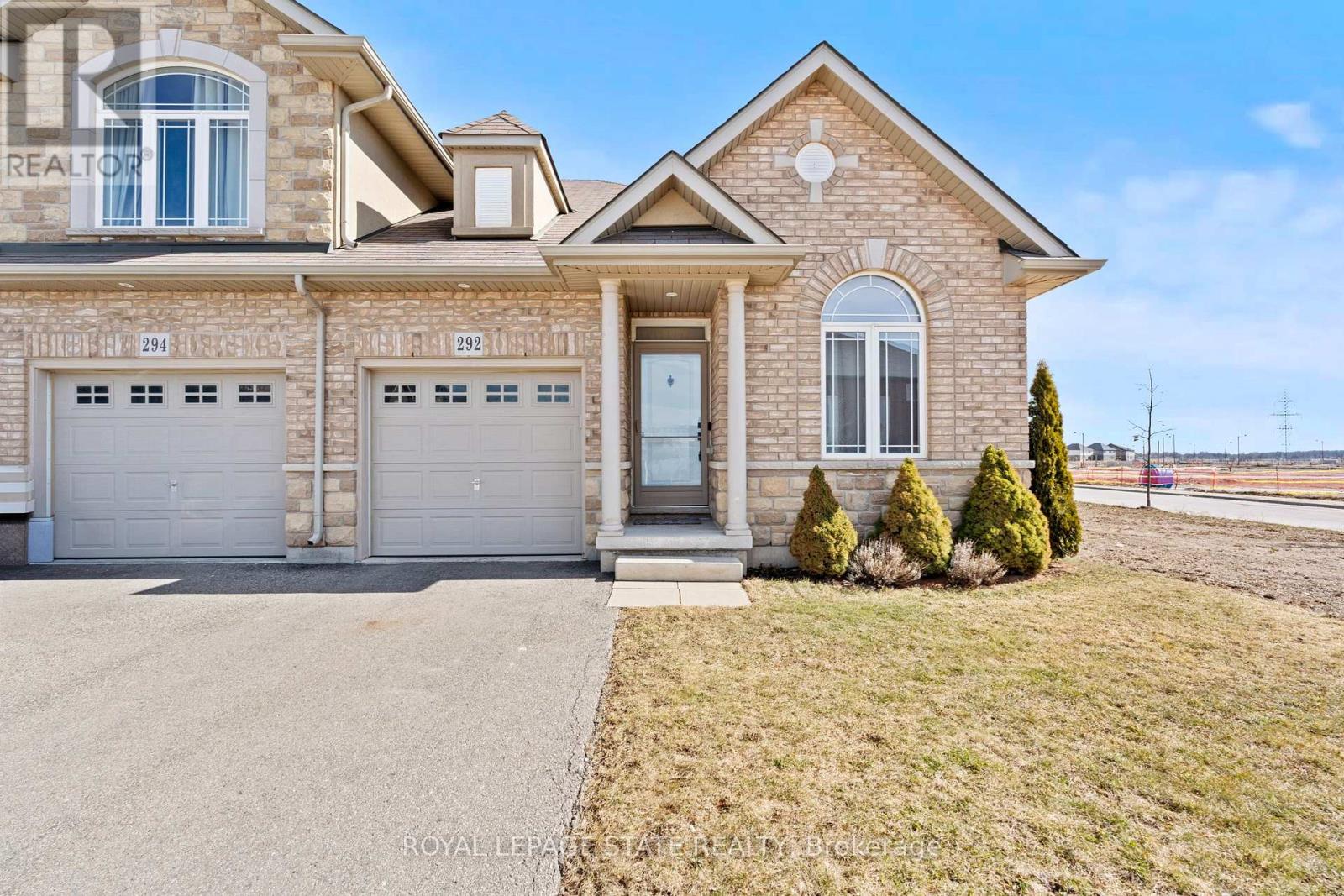 292 Keystone Crescent, Hamilton, Ontario  L0R 1P0 - Photo 3 - X12940716