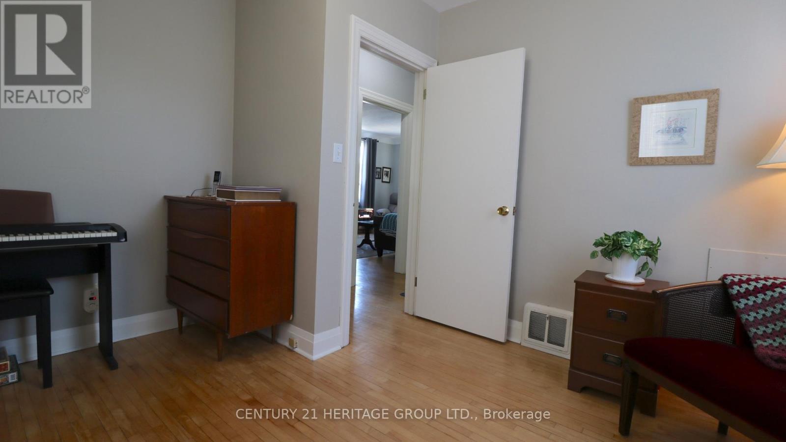 944 Garth Street, Hamilton, Ontario  L9C 4L2 - Photo 13 - X12940764