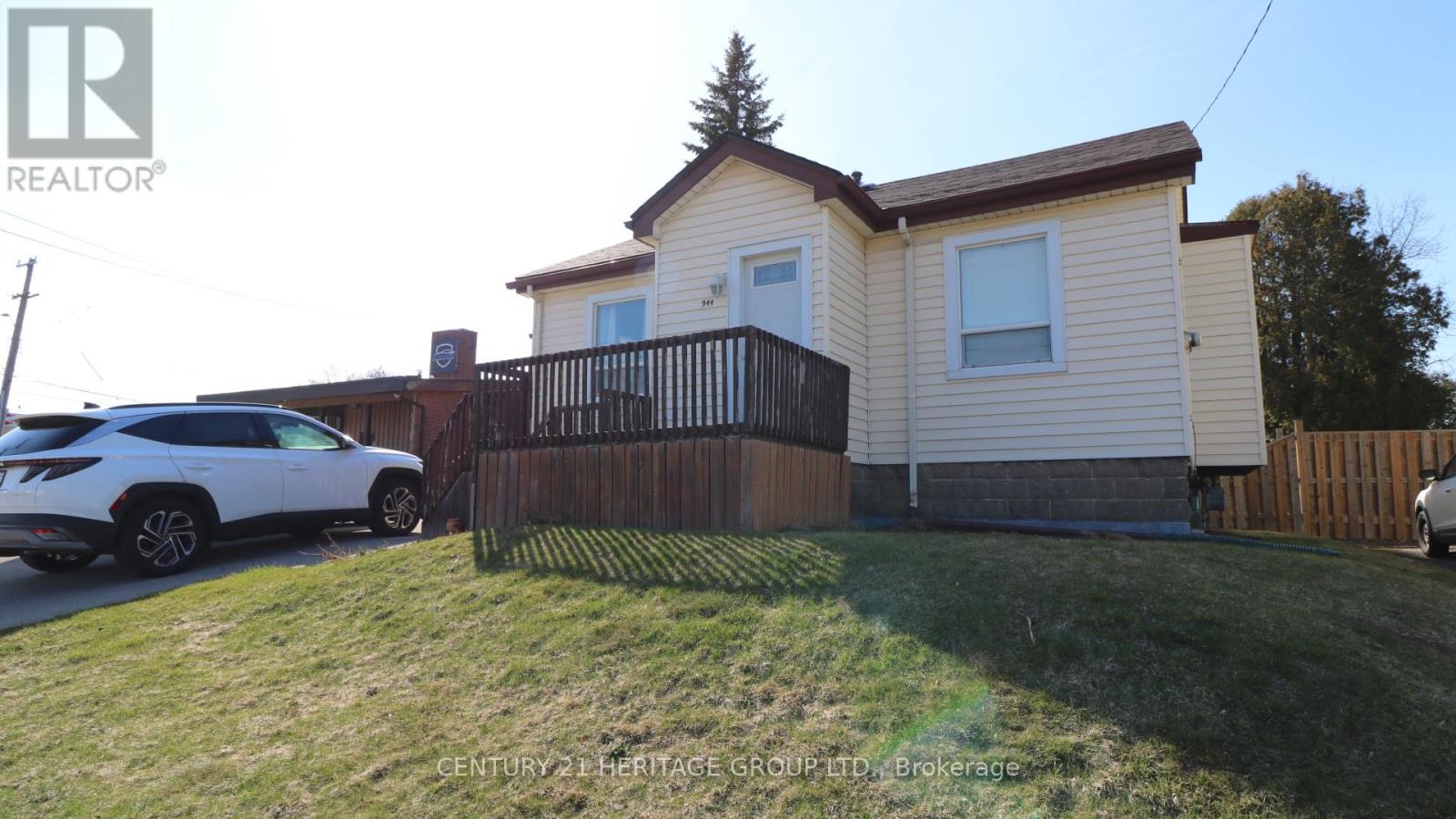 944 Garth Street, Hamilton, Ontario  L9C 4L2 - Photo 2 - X12940764