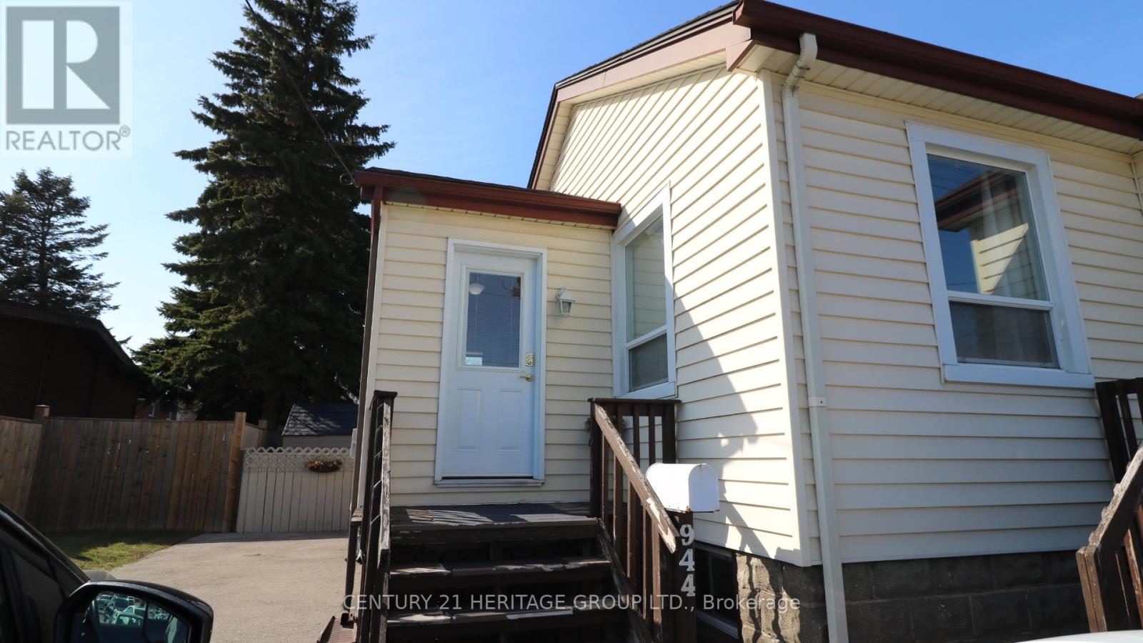 944 Garth Street, Hamilton, Ontario  L9C 4L2 - Photo 3 - X12940764