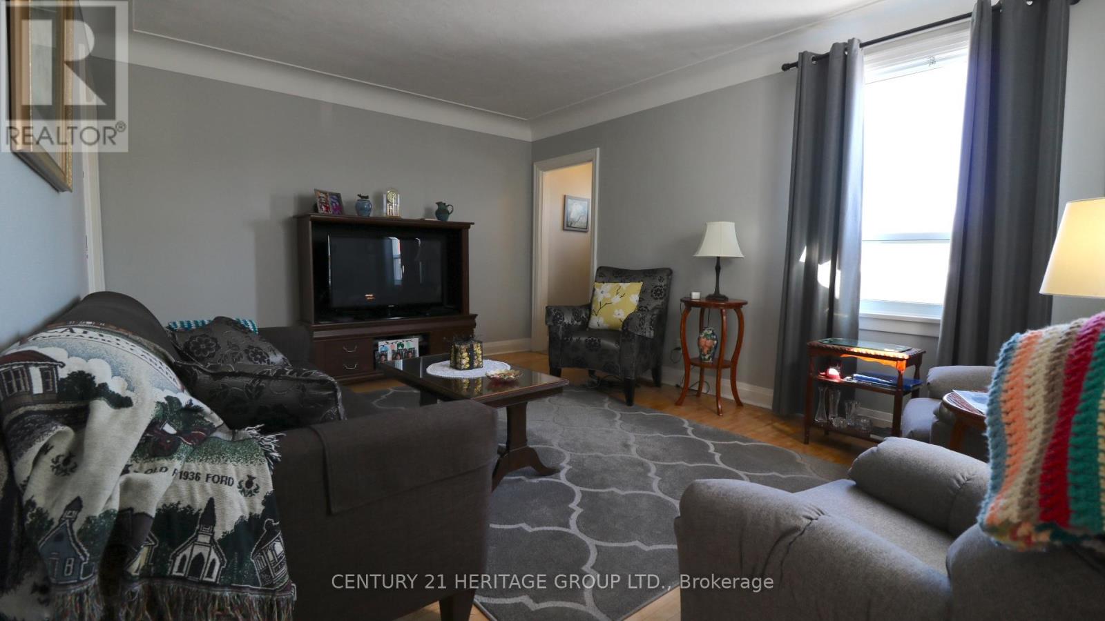 944 Garth Street, Hamilton, Ontario  L9C 4L2 - Photo 8 - X12940764