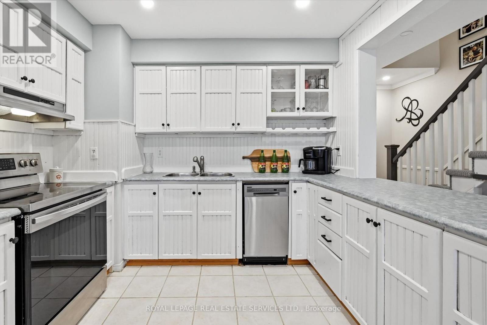 51 - 26 Moss Boulevard, Hamilton, Ontario  L9H 6W8 - Photo 12 - X12940766