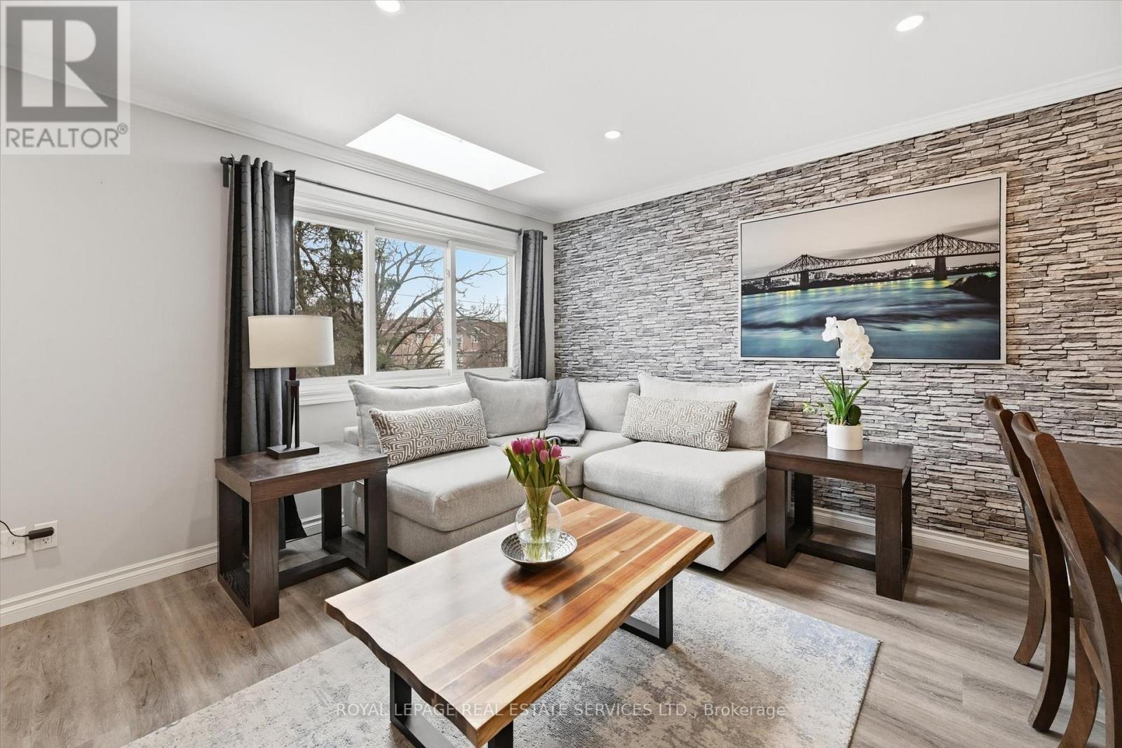 51 - 26 Moss Boulevard, Hamilton, Ontario  L9H 6W8 - Photo 6 - X12940766